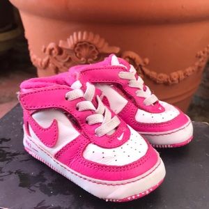 Nike crib shoes